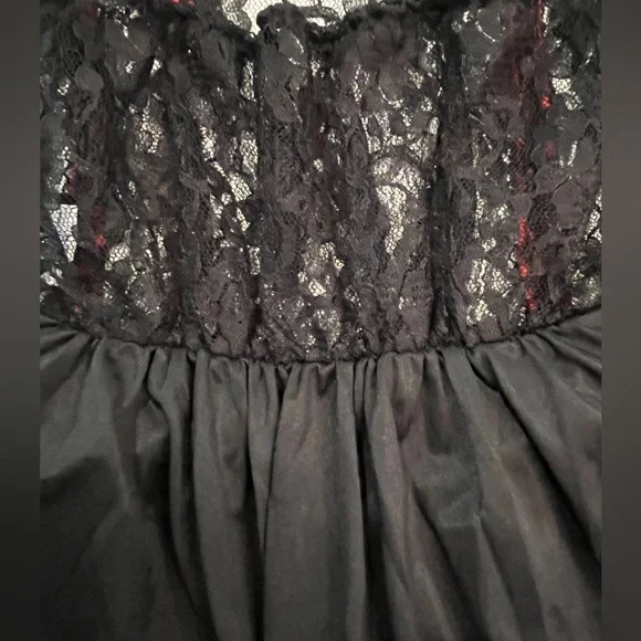 Vintage Black lace and satin nightgown with Red ribbon Details. So vampy! - Picture 8 of 10